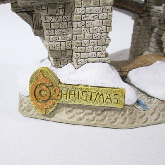 David Winter Oliver Twist Collection Fagins Hideout House 2003 Has Flaws - Picture 3 of 12